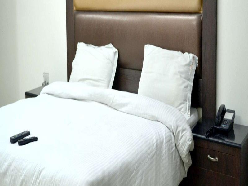 Hotel Treebo Mehar Castle Delhi Zewnętrze zdjęcie