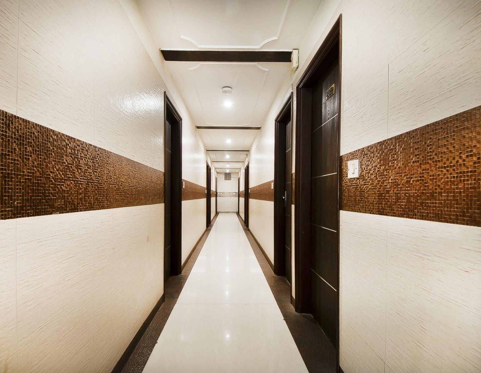Hotel Treebo Mehar Castle Delhi Zewnętrze zdjęcie