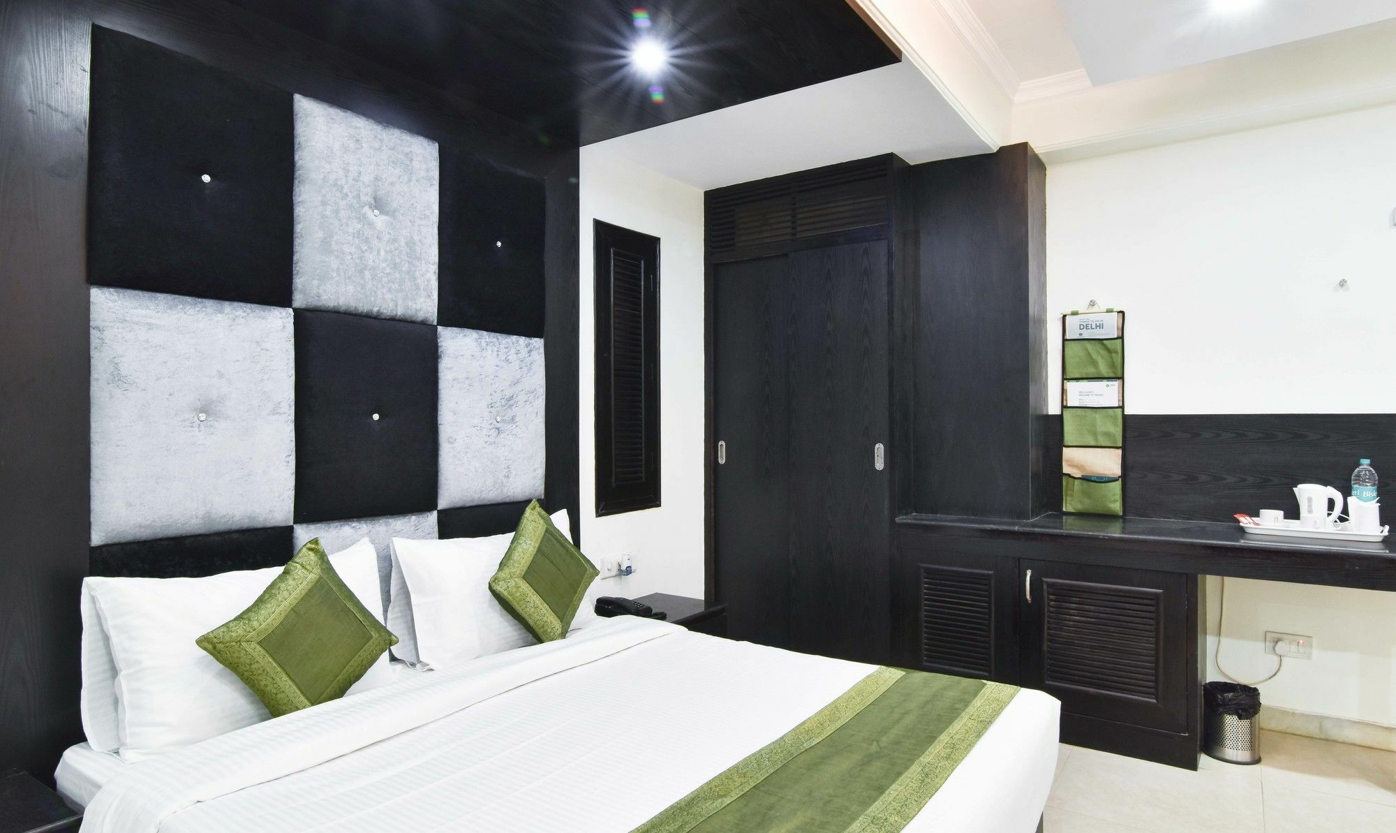 Hotel Treebo Mehar Castle Delhi Zewnętrze zdjęcie